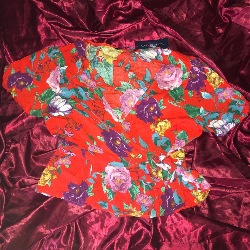 NWT FLORAL TOP